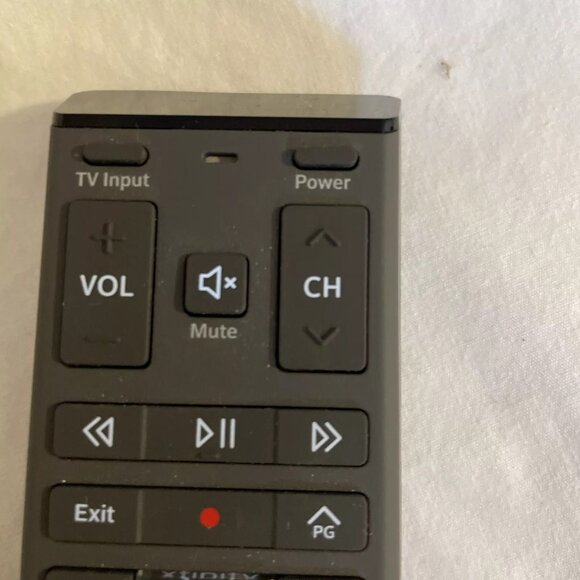 Xfinity Comcast XR15v2-UQ Voice Remote - Voice Activated Remote - Gray - Picture 3 of 6